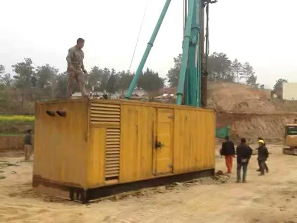 隆子如何判断水冷式机油散热器密封件是否需要更换?